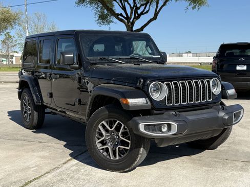 Used 2025 Jeep Wrangler Unlimited Sahara image 2