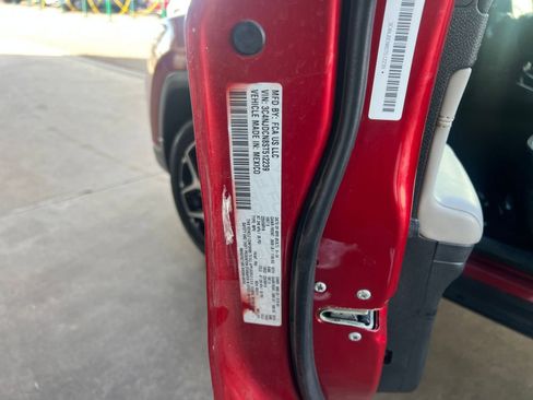 Used 2025 Jeep Compass Limited image 29