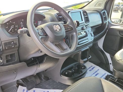 Used 2025 RAM ProMaster 2500 w/ Convenience Group FWD image 5