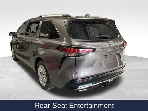 Used 2021 Toyota Sienna Platinum FWD image 5