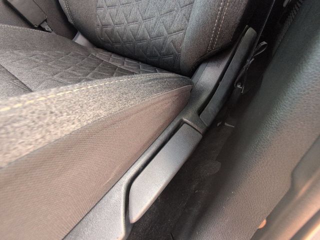 Used 2025 Nissan Kicks SV FWD image 13