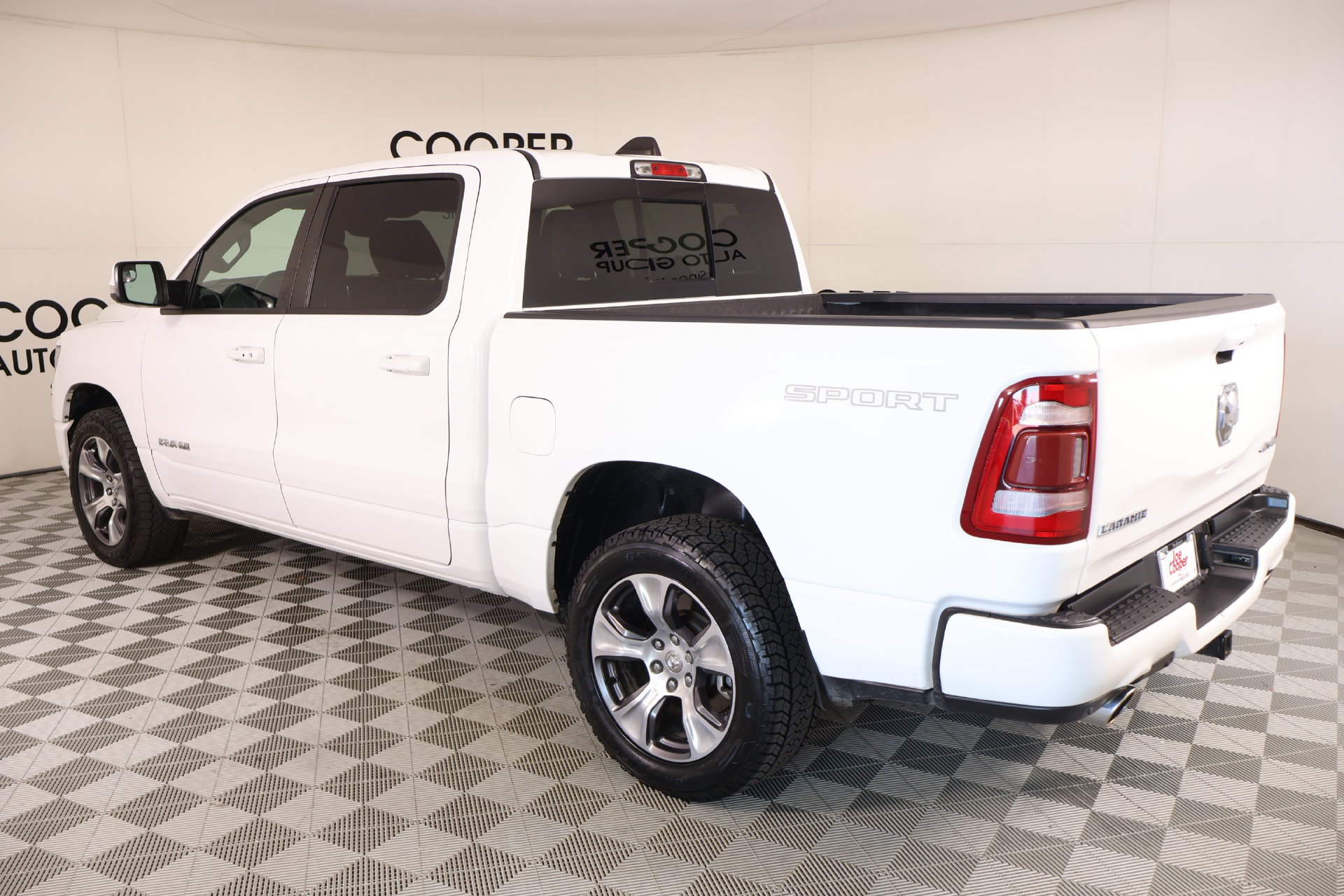 Used 2023 RAM 1500 Laramie AWD/4WD image 23