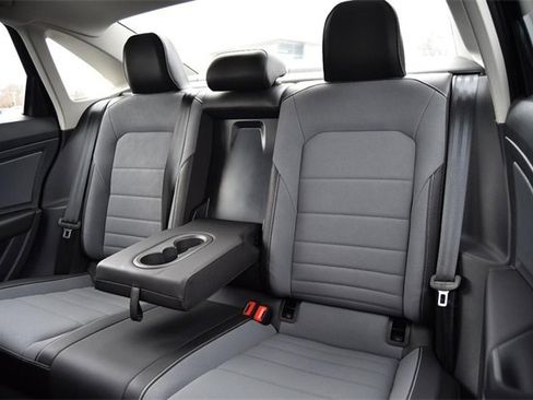 Certified 2025 Volkswagen Jetta SE w/ Sunroof Package image 23