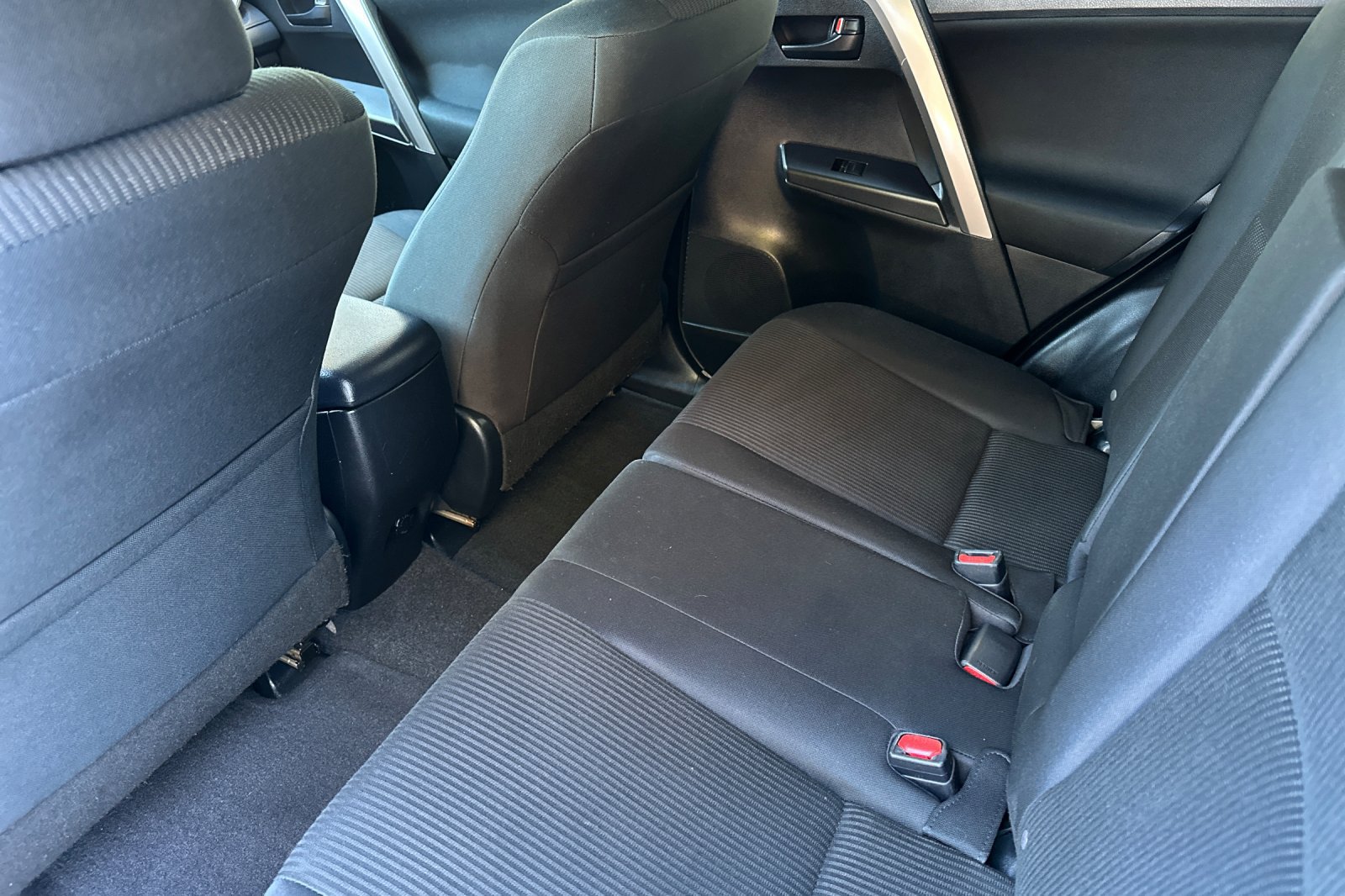 Used 2016 Toyota RAV4 LE FWD image 12