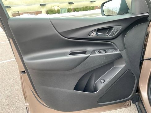 Used 2018 Chevrolet Equinox LT image 9