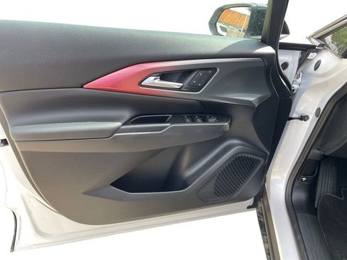 New 2025 Chevrolet Equinox EV RS w/ Convenience Package II FWD image 27