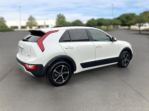 Certified 2024 Kia Niro EX image 6