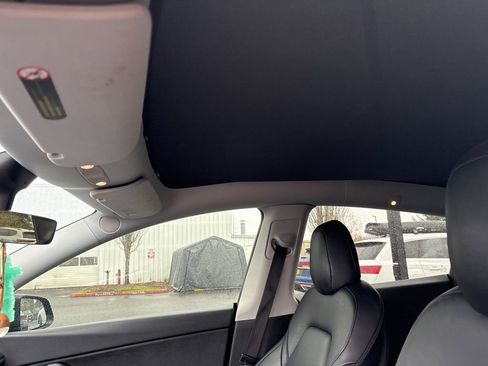 Used 2021 Tesla Model Y Long Range image 10