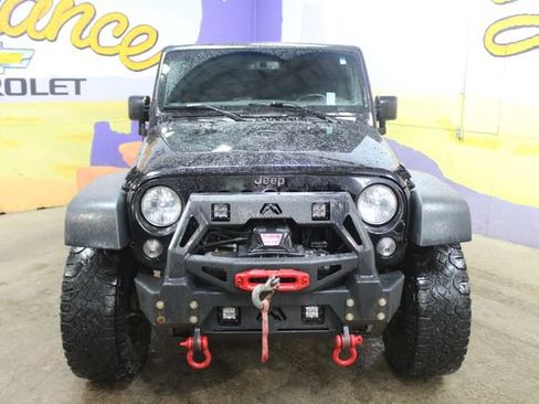 Used 2017 Jeep Wrangler Unlimited Rubicon w/ Dual Top Group AWD/4WD image 3
