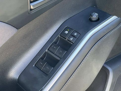 Used 2023 Toyota Highlander L FWD image 15