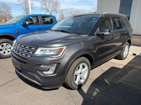 Used 2017 Ford Explorer XLT w/ Equipment Group 202A image 1