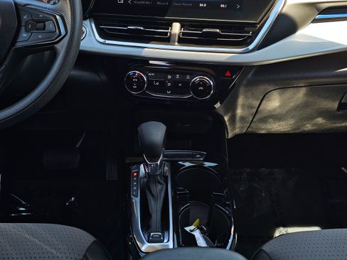 Used 2025 Chevrolet Trax LT image 24