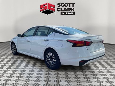 Used 2025 Nissan Altima 2.5 SV FWD image 4