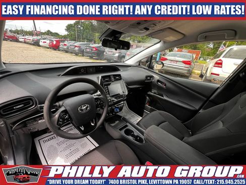 Used 2021 Toyota Prius LE FWD image 11
