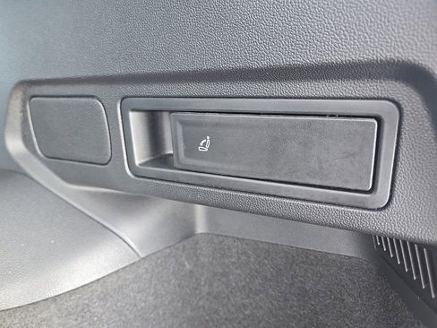 Used 2023 Volkswagen Tiguan SE w/ Panoramic Sunroof Package FWD image 54