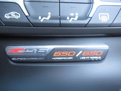 Used 2019 Chevrolet Corvette Z06 w/ Z07 Performance Package RWD image 26