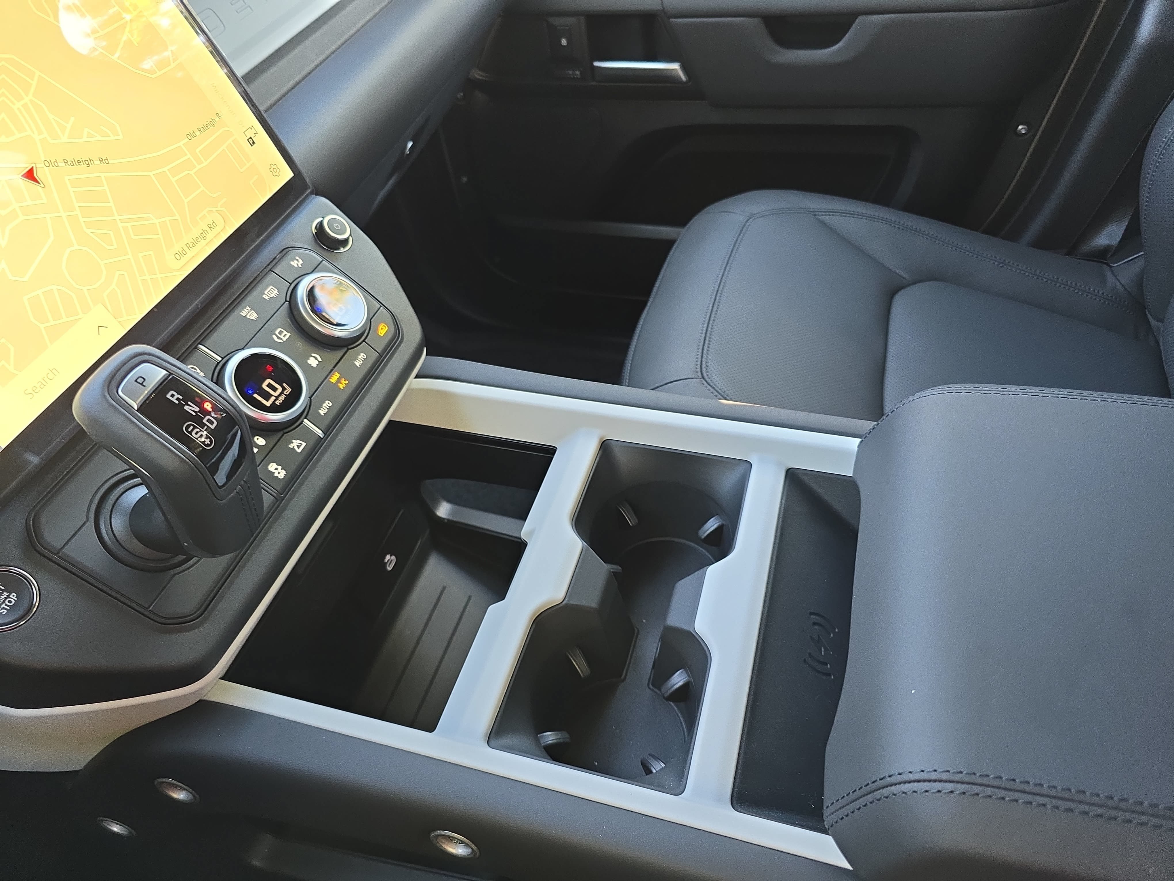 New 2026 Land Rover Defender 110 X-Dynamic SE AWD/4WD image 24