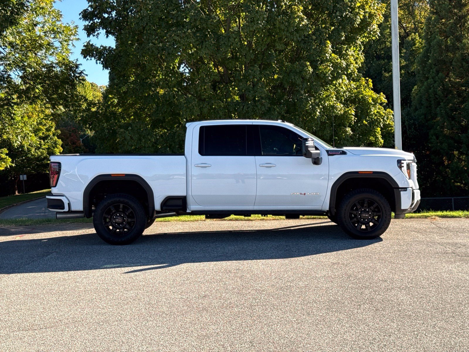 Used 2026 GMC Sierra 2500 AT4 w/ AT4 Premium Plus Package AWD/4WD image 4