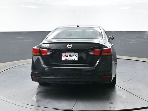 Used 2025 Nissan Altima 2.5 SV FWD image 11