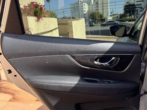 Used 2019 Nissan Rogue SV FWD image 9