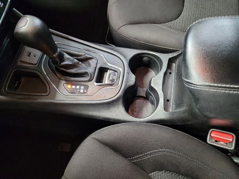 Used 2019 Jeep Cherokee Latitude w/ Popular Appearance Group image 26