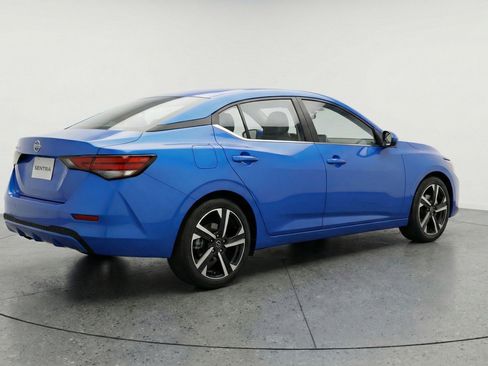 Used 2025 Nissan Sentra SV FWD image 9