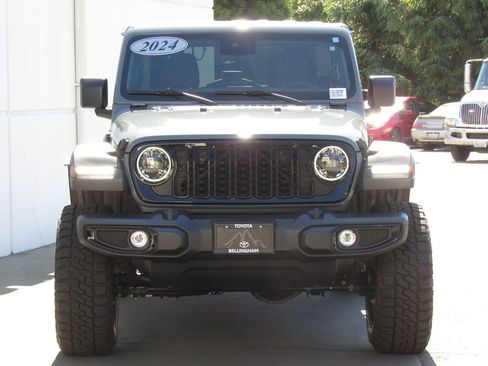 Used 2024 Jeep Wrangler Unlimited Sport AWD/4WD image 3