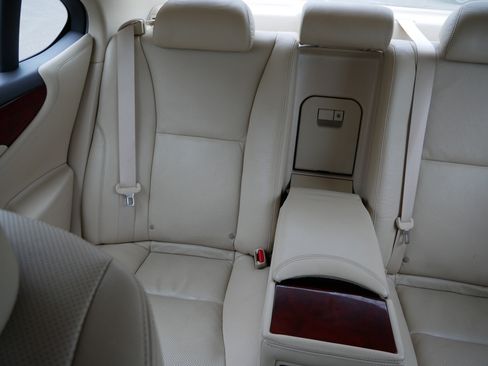 Used 2012 Lexus LS 460 AWD w/ Comfort Pkg image 12