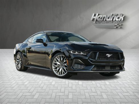 Used 2025 Ford Mustang GT Premium image 2
