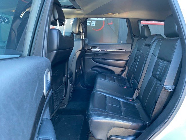 Used 2013 Jeep Grand Cherokee Laredo AWD/4WD image 12
