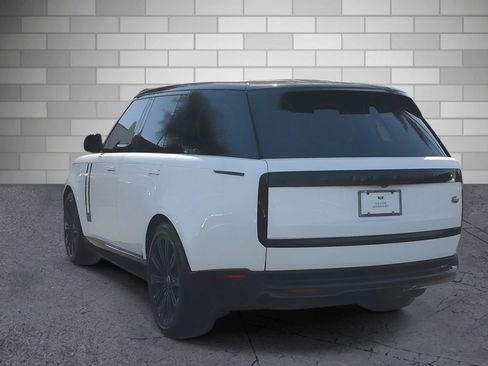 Used 2023 Land Rover Range Rover SE image 3
