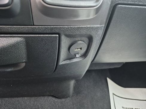 Used 2021 RAM 1500 Classic SLT AWD/4WD image 18