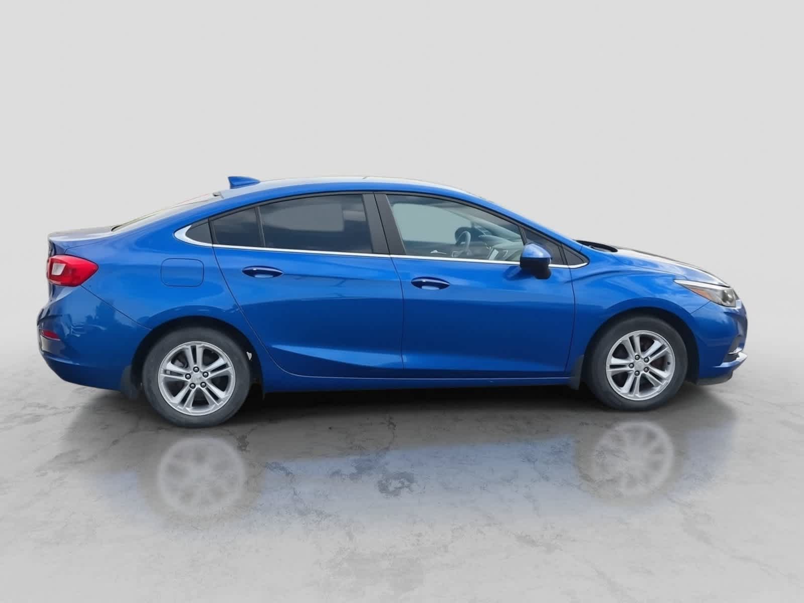 Used 2017 Chevrolet Cruze LT w/ Convenience Package FWD image 9
