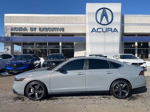 Used 2025 Honda Accord Sport image 1