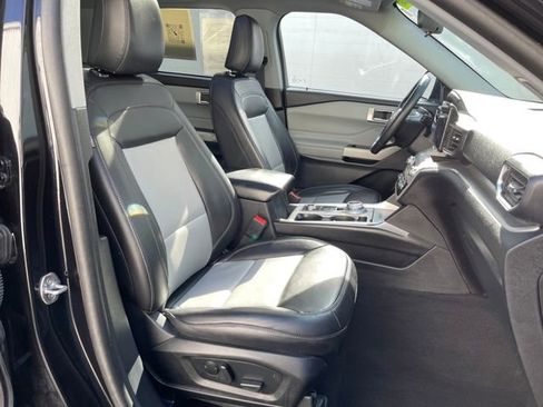 Used 2023 Ford Explorer XLT w/ Equipment Group 202A AWD/4WD image 37