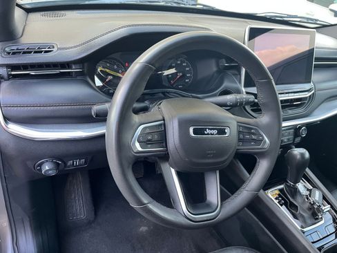 Used 2023 Jeep Compass Limited image 34