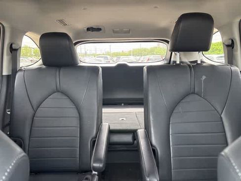 Used 2020 Toyota Highlander XLE image 21