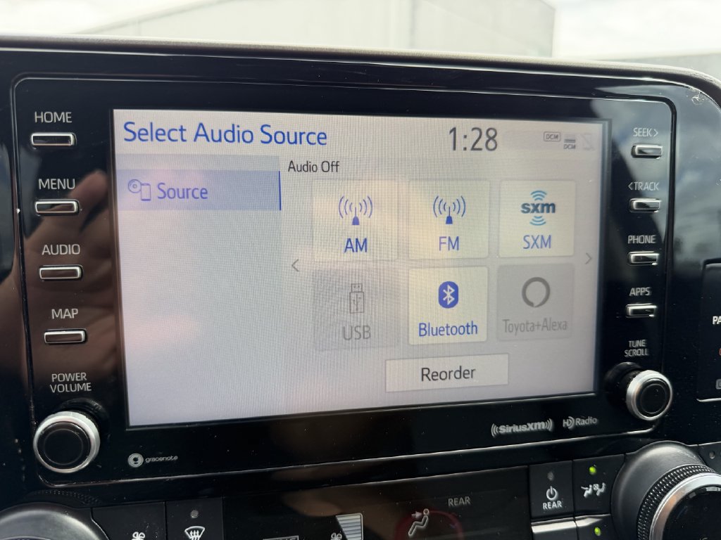 Used 2020 Toyota Highlander XLE FWD image 19