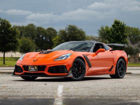 Used 2019 Chevrolet Corvette ZR1 RWD image 3