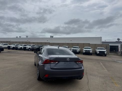 Used 2017 Lexus IS 200t w/ Premium Package RWD image 17