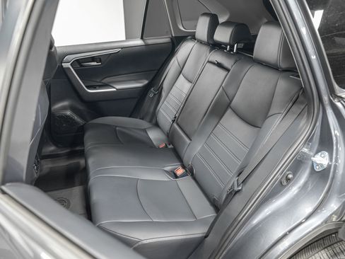 Used 2021 Toyota RAV4 XLE Premium AWD/4WD image 29
