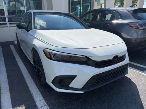 Used 2023 Honda Civic Sport image 3