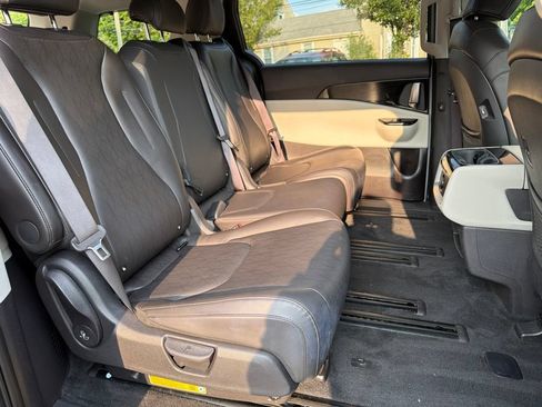 Certified 2024 Kia Carnival EX FWD image 28