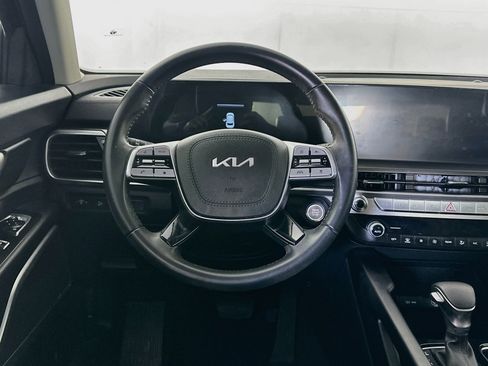 Used 2025 Kia Telluride LX FWD image 18