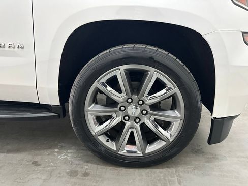 Used 2020 Chevrolet Suburban LT w/ Luxury Package RWD image 65