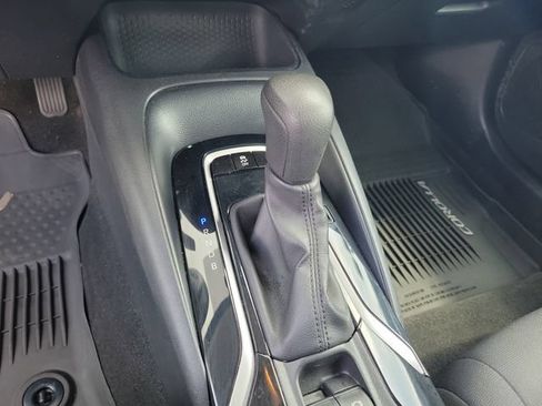 Used 2020 Toyota Corolla LE FWD image 23