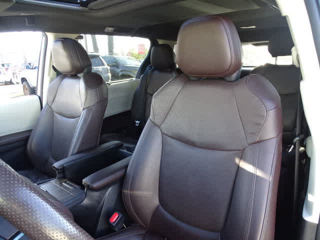 Used 2024 Toyota Sienna Platinum FWD image 18