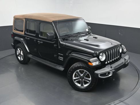 Used 2022 Jeep Wrangler Unlimited Sahara w/ Cold Weather Group AWD/4WD image 29