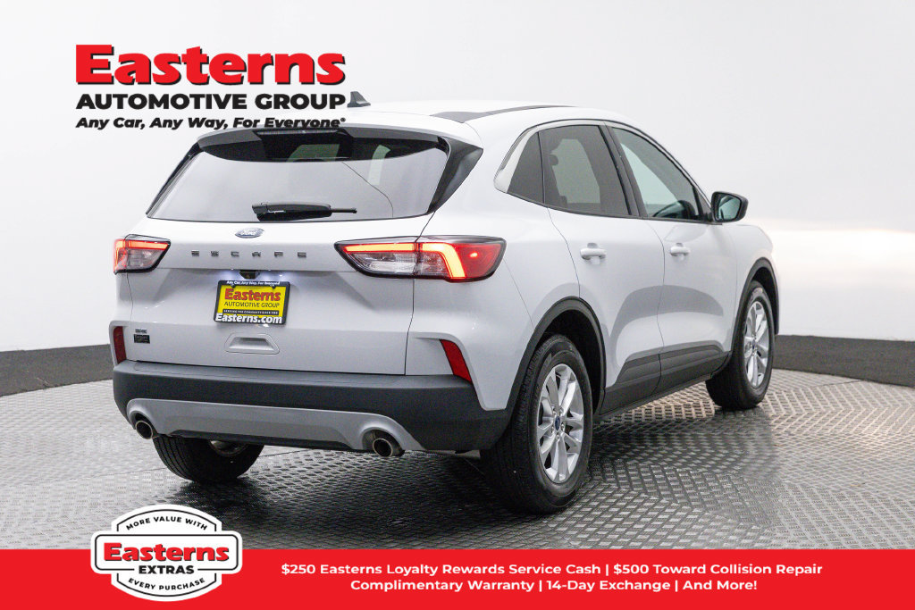 Used 2022 Ford Escape SE FWD image 6