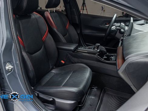 Used 2025 Toyota Prius Plug-In Hybrid image 42